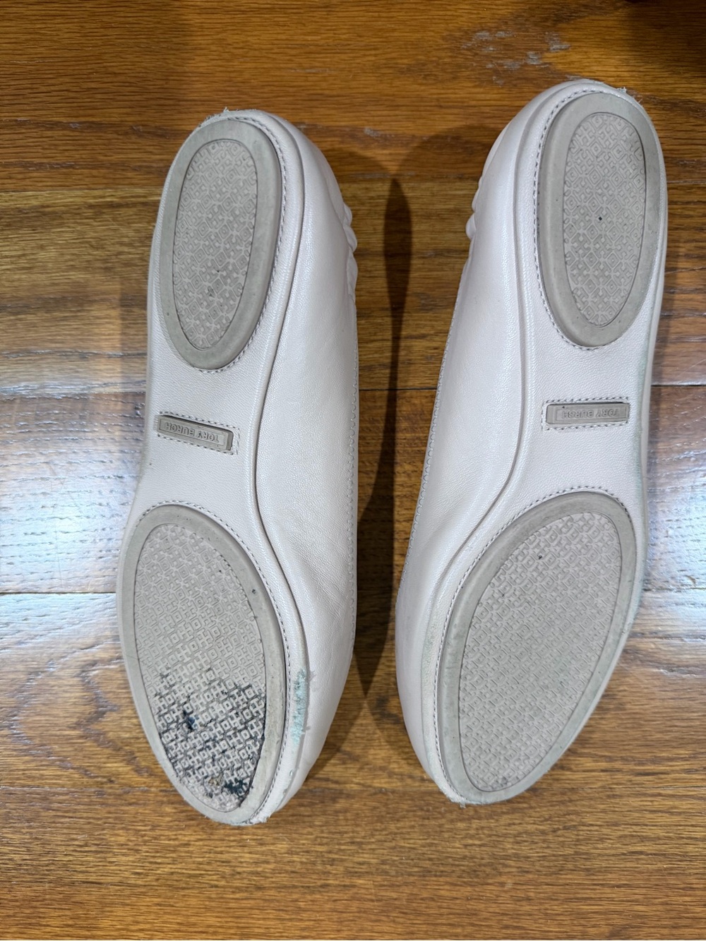 Tory Burch Nude Leather Logo Ballet Flats - Picture 2 of 6